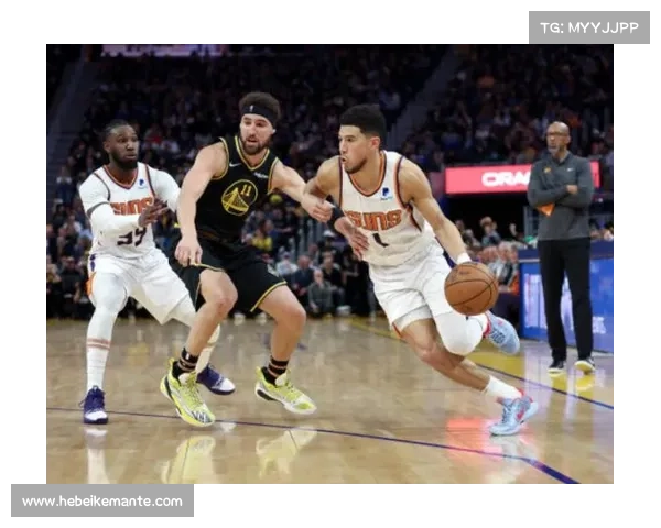 布克在关键时刻的爆发与制胜之道：经典战役回顾与分析